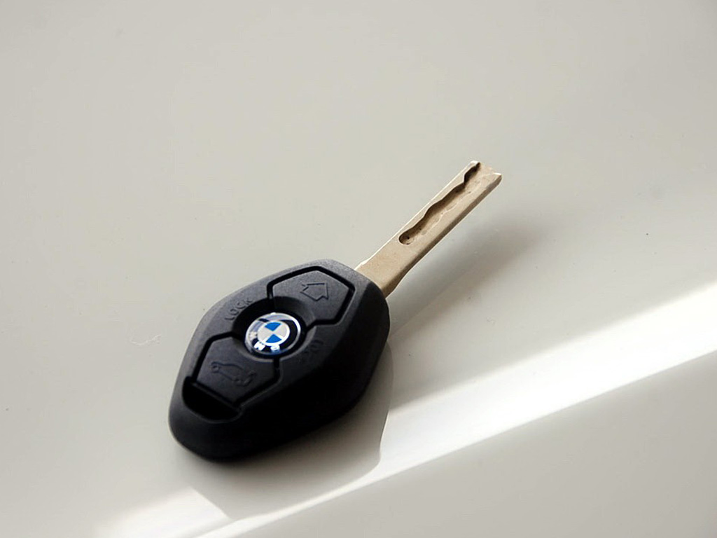 银色宝马x3 09款 xdrive25i豪华增配型遥控钥匙