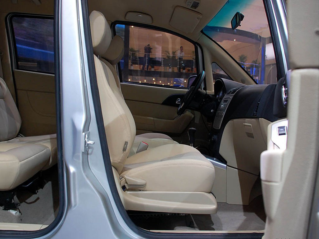 吉利gv5全球鹰gv5-v前排空间