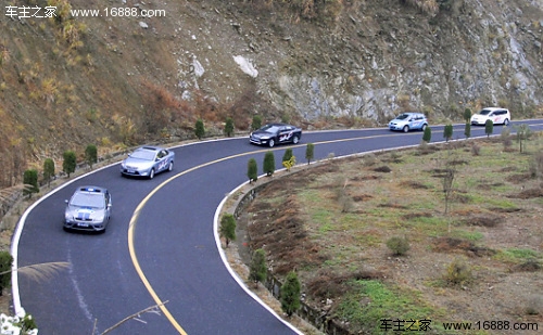 山路过弯慢进快出 山区道路行车注意事项