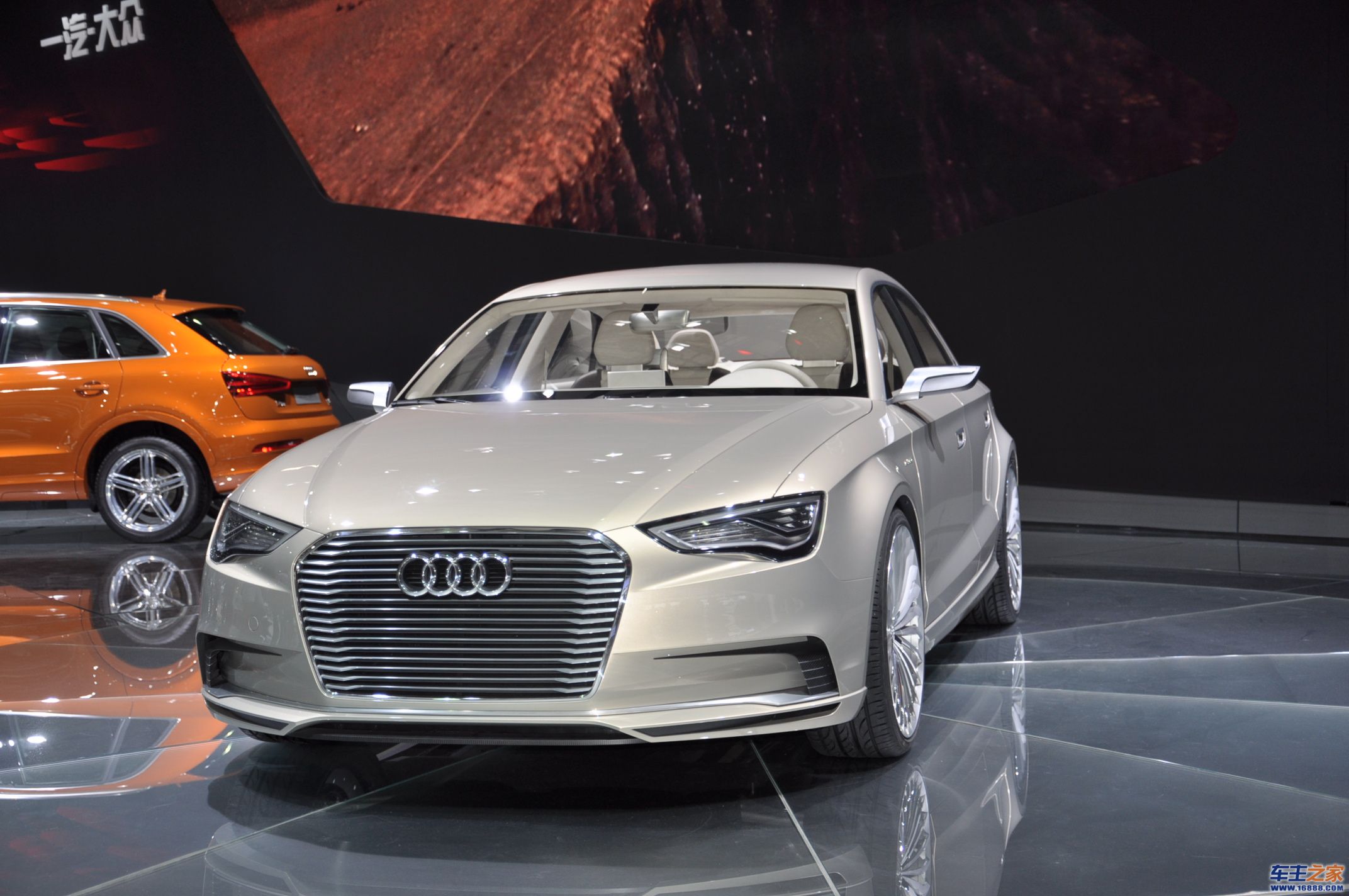 奥迪a3(进口) 奥迪a3右前方