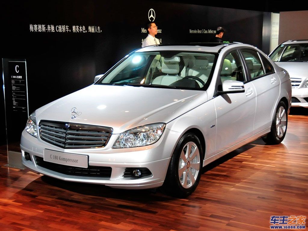 奔驰c级银色 奔驰c级