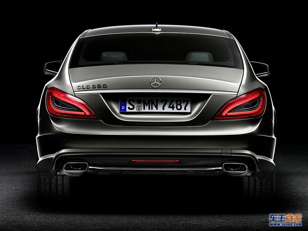 奔驰cls级正后方