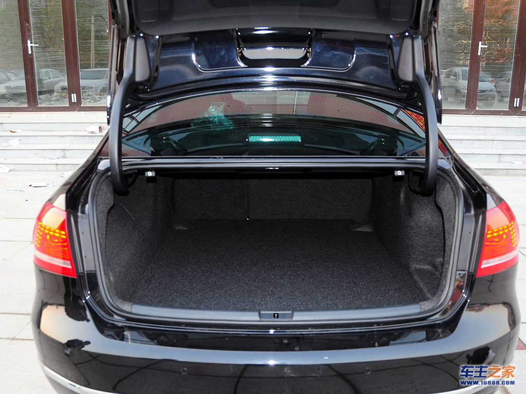 passat帕萨特后备箱智能感应开启功能