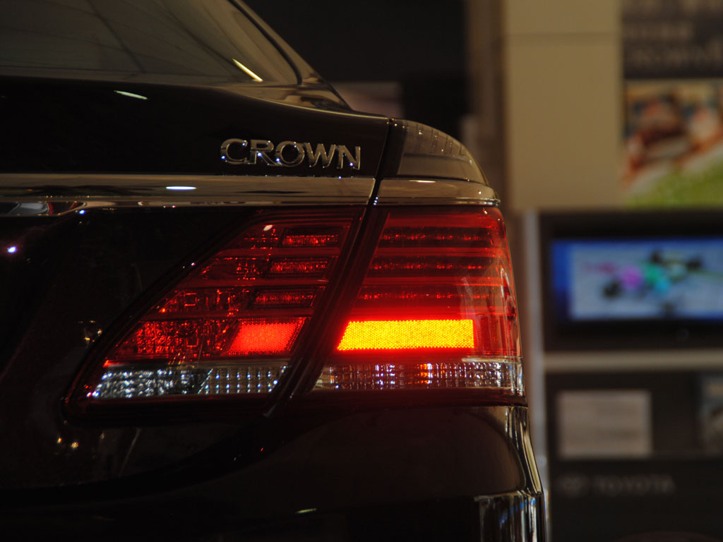 皇冠右后尾灯