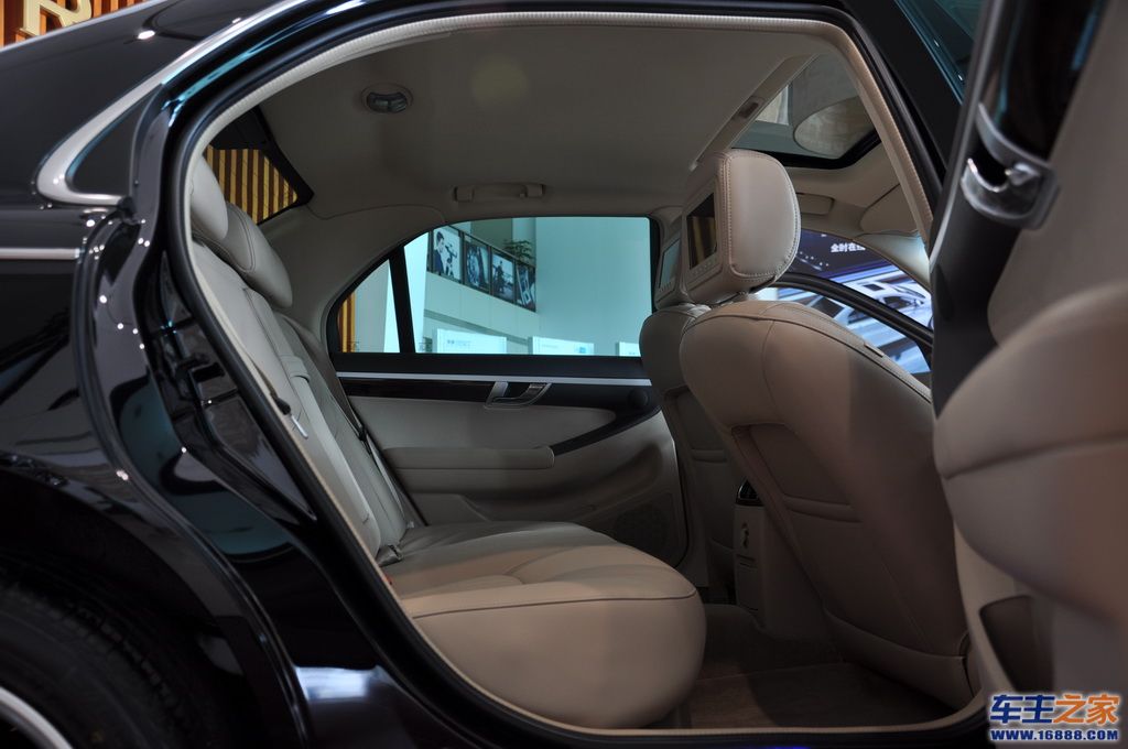 荣威750荣威750后排空间