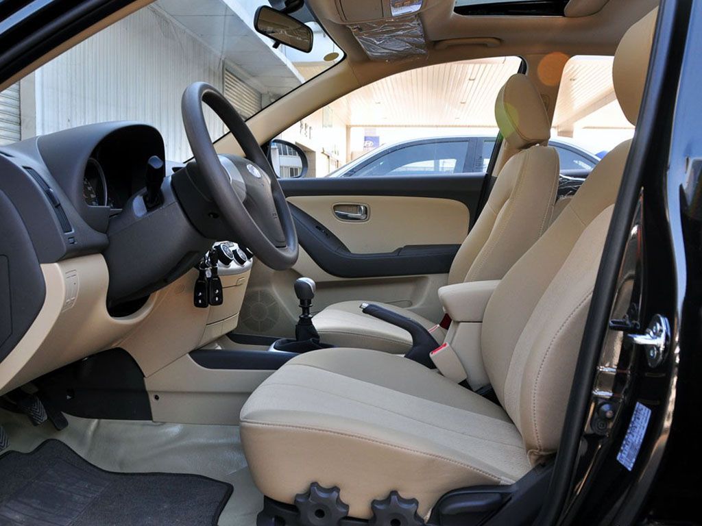 悦动前排空间|悦动内饰图片 – 车主之家